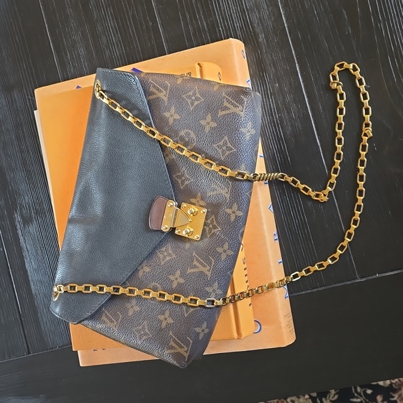 Louis Vuitton, Pallas Shoulder/Crossbody Chain Monogram Canvas Bag with Calfskin - Picture 16 of 16